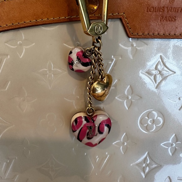 Louis Vuitton Brea PM Vernis - Picture 8 of 12